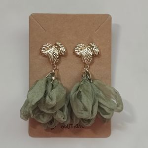 NEW HANDMADE 18K GOLD PLATED LEAF AND GREEN FABRIC COPPER STUD EARRINGS